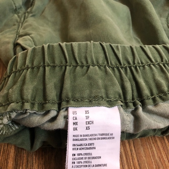 Shorts - Picture 3 of 3